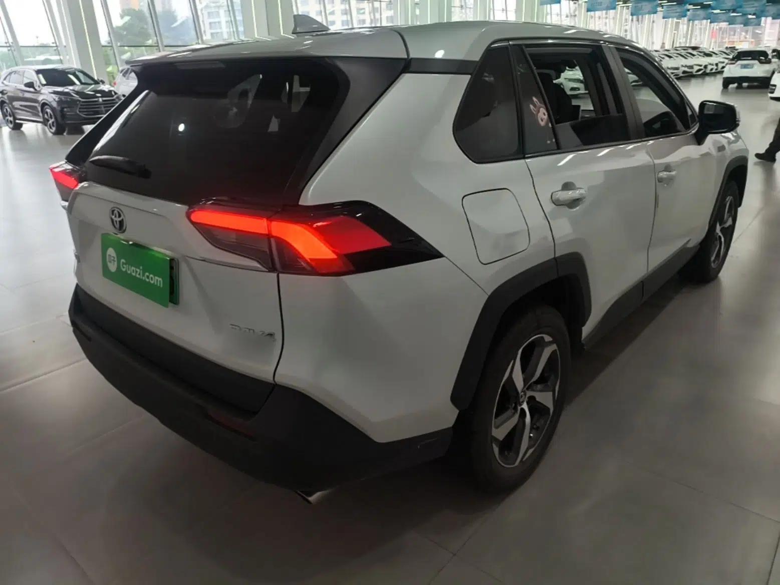 Toyota RAV4 Rongfang Plug-in Hybrid 2021 2.5L Two-Wheel Drive Elite Pro — миниатюра 6