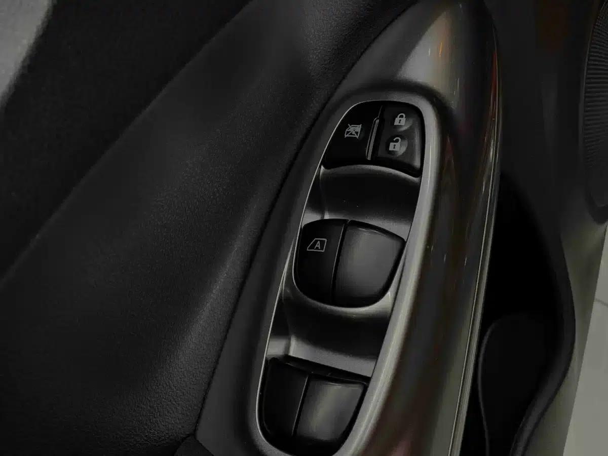Infiniti ESQ 2014 1.6L Sporty Edition — миниатюра 23