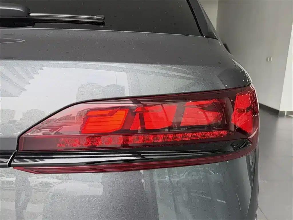 Audi SQ7 2024 4.0 TFSI — миниатюра 12
