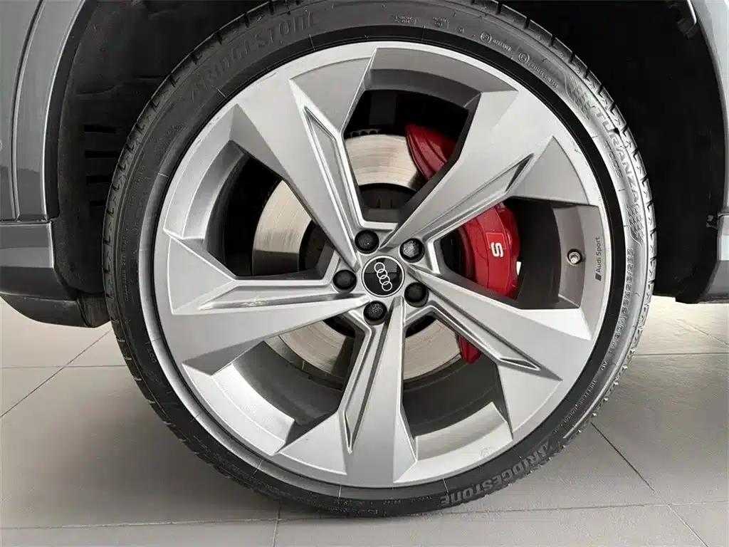Audi SQ7 2024 4.0 TFSI — миниатюра 13