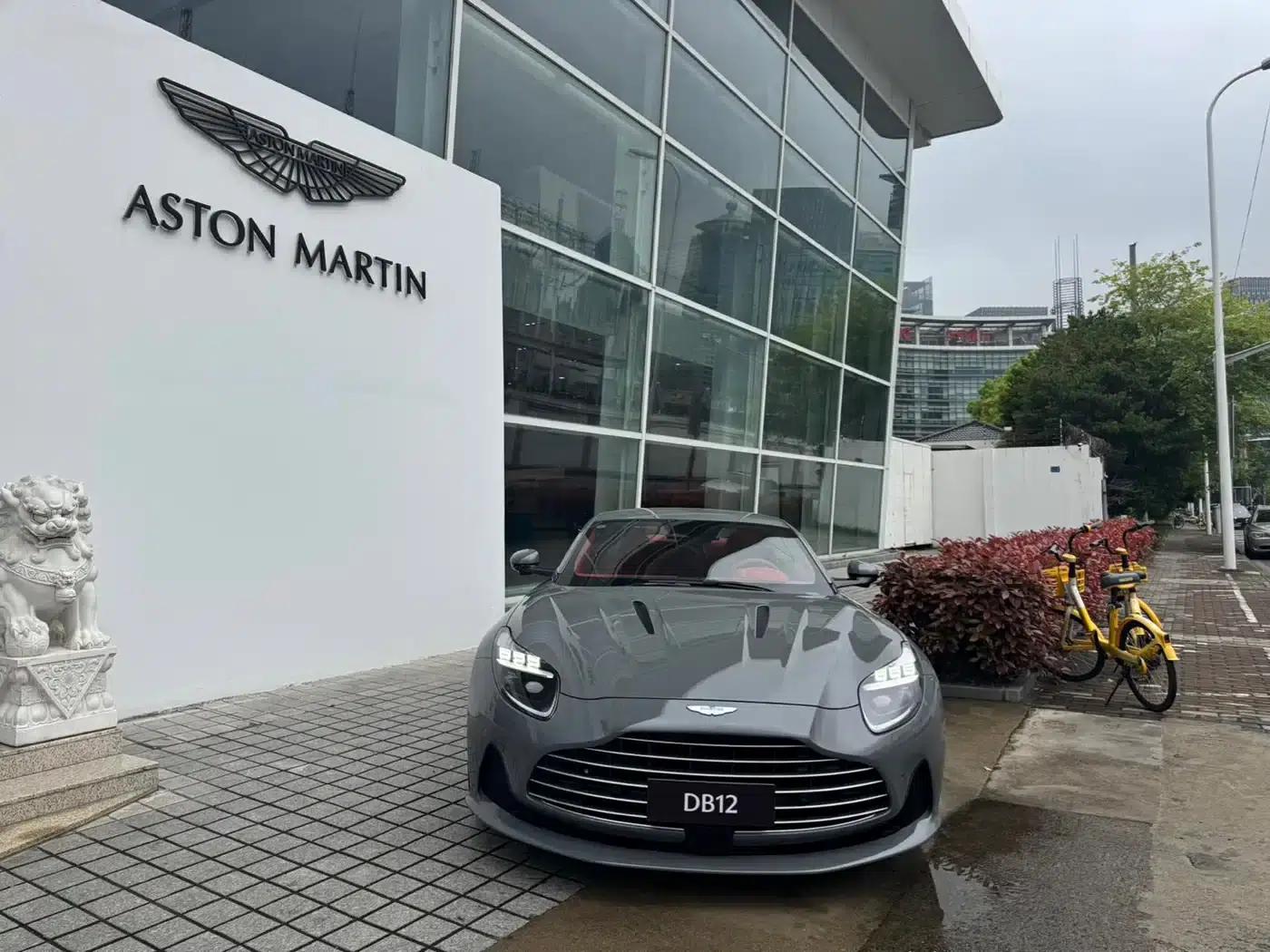 Aston Martin DB12 2025 4.0T V8 Coupe — миниатюра 2