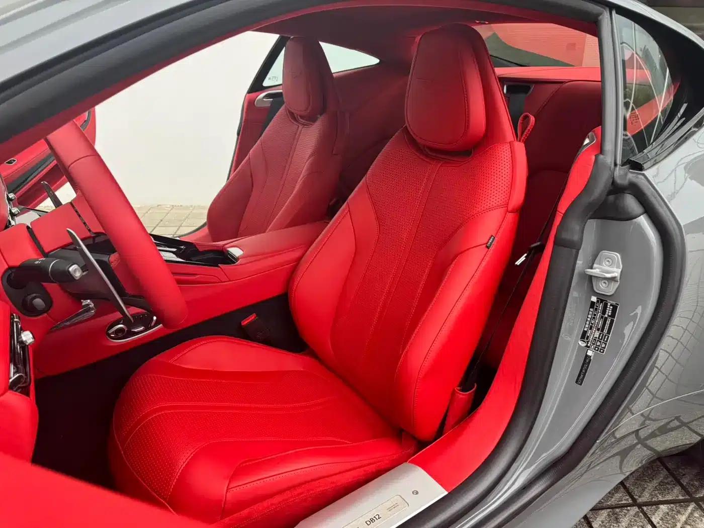 Aston Martin DB12 2025 4.0T V8 Coupe — миниатюра 11