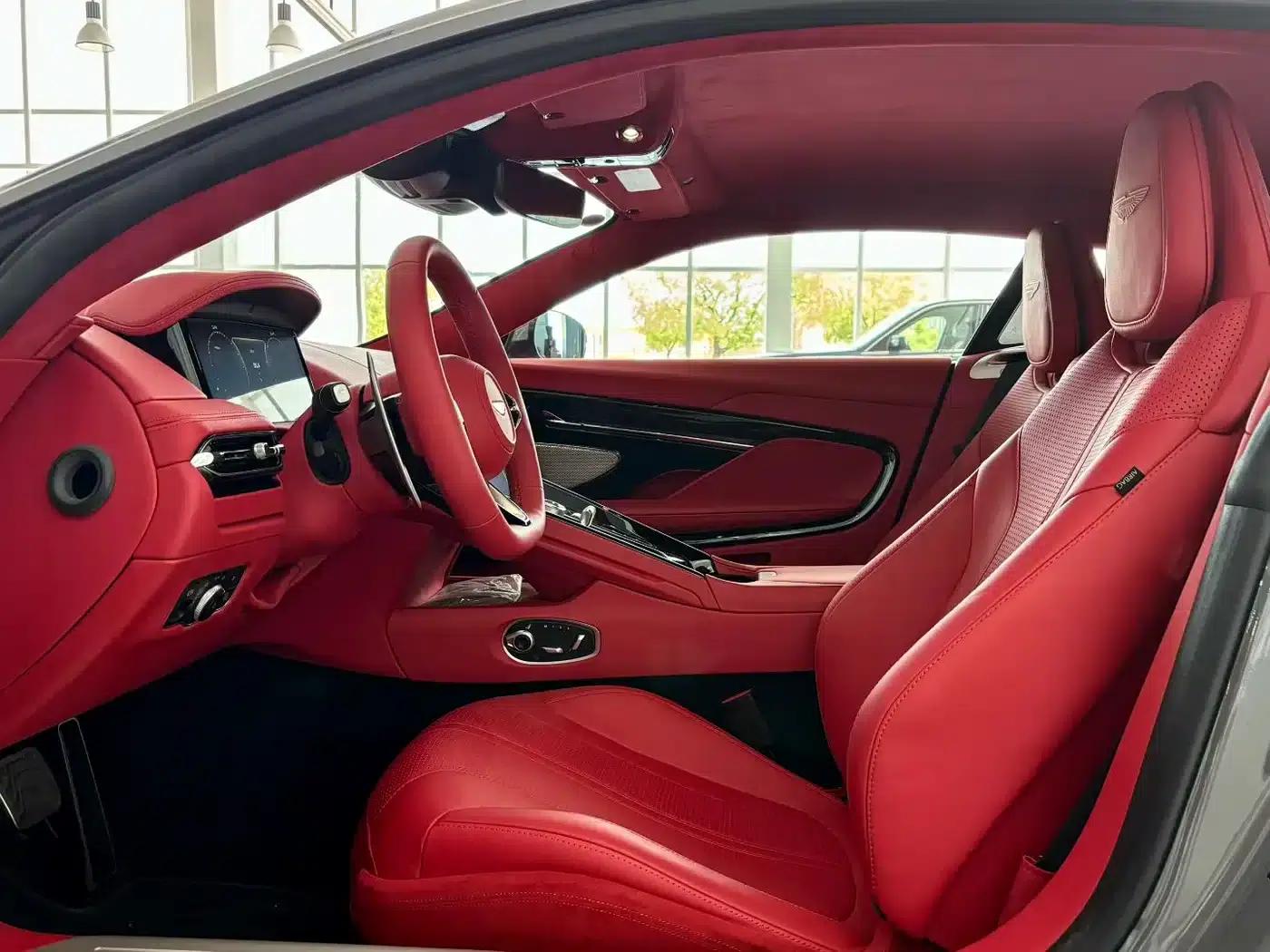 Aston Martin DB12 2025 4.0T V8 Coupe — миниатюра 12