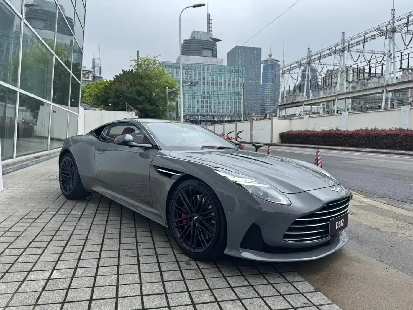 Aston Martin DB12 2025 4.0T V8 Coupe — миниатюра 3