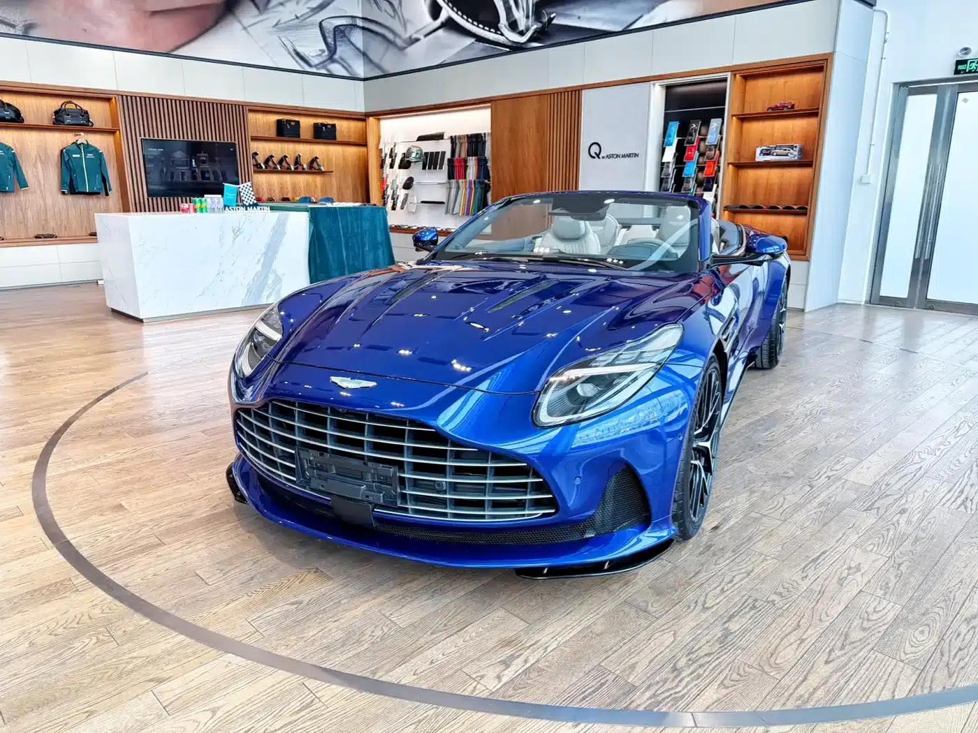 Aston Martin DB12 2025 4.0T V8 Volante — миниатюра 2