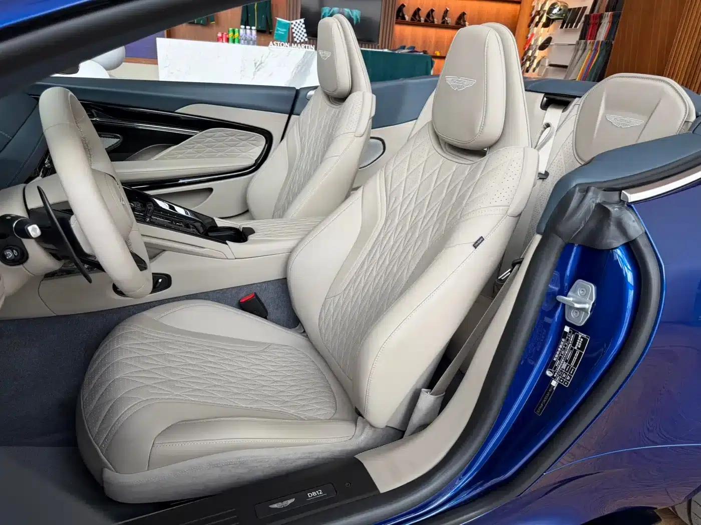 Aston Martin DB12 2025 4.0T V8 Volante — миниатюра 5