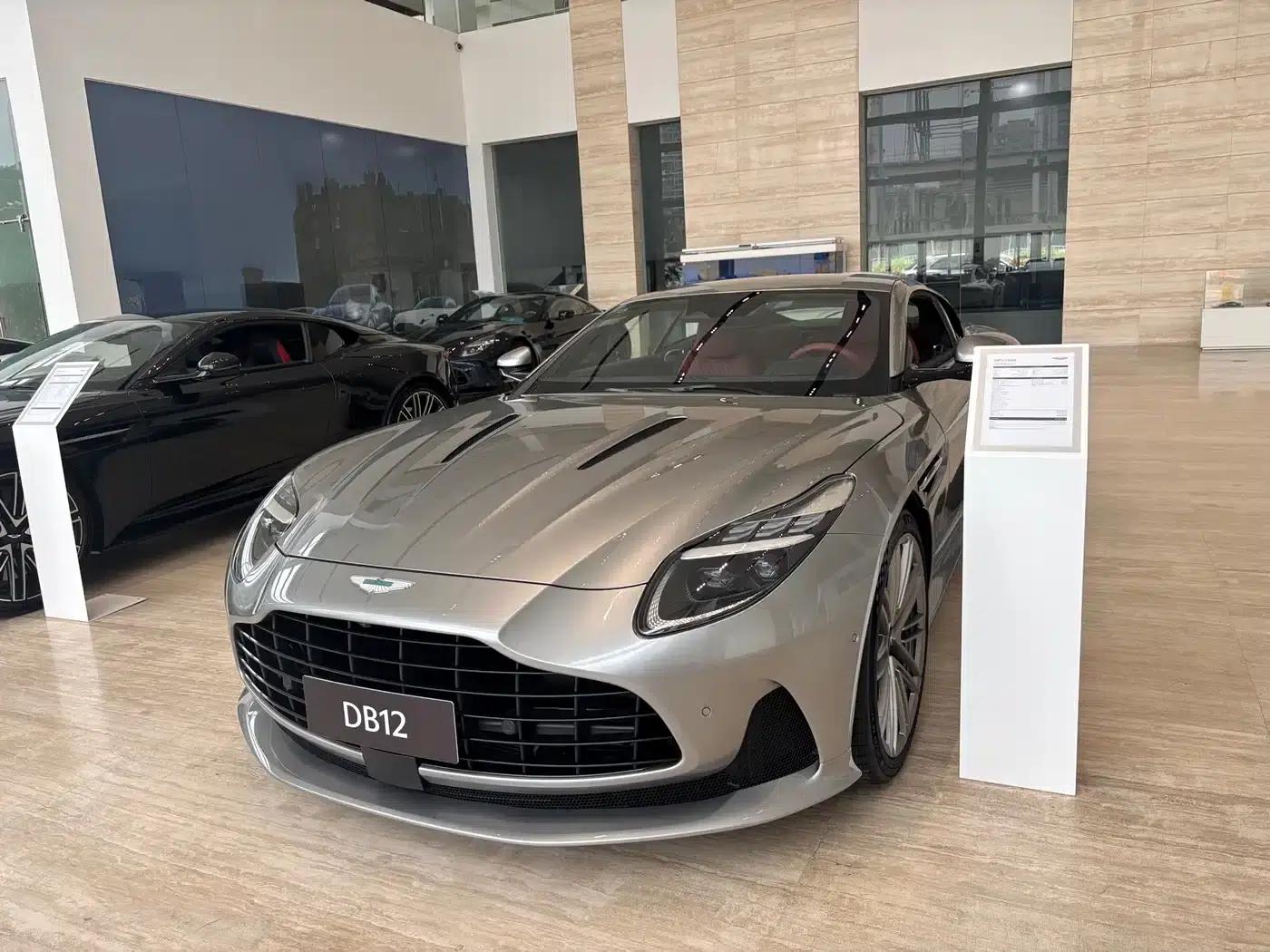 Aston Martin DB12 2025 4.0T V8 Coupe — миниатюра 1