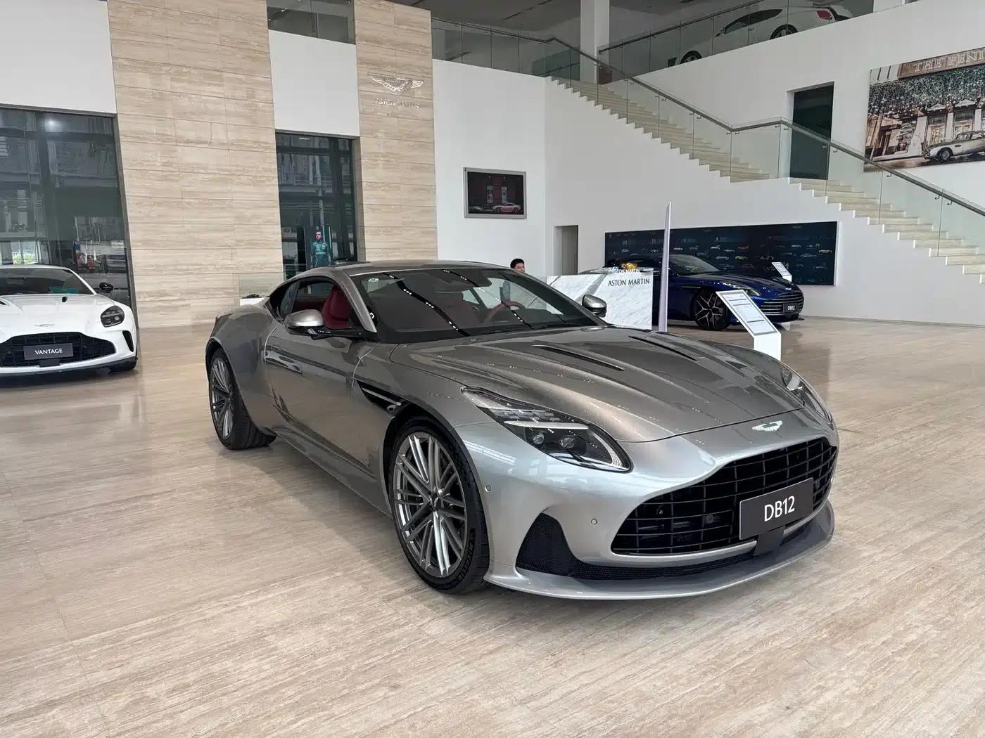 Aston Martin DB12 2025 4.0T V8 Coupe — миниатюра 2
