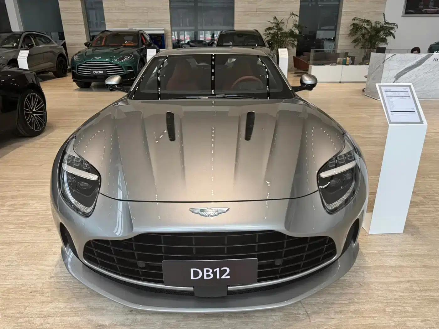 Aston Martin DB12 2025 4.0T V8 Coupe — миниатюра 3