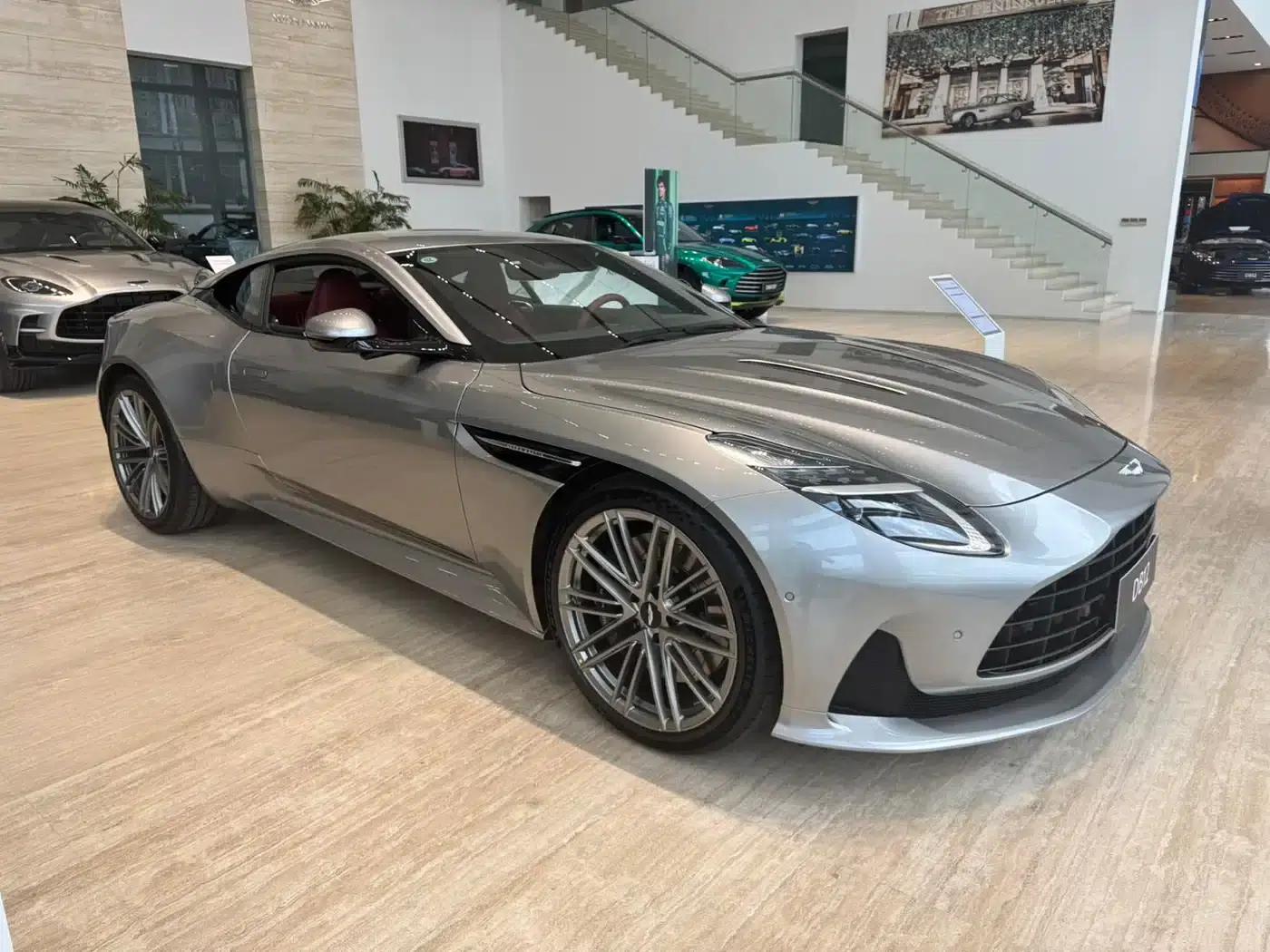 Aston Martin DB12 2025 4.0T V8 Coupe — миниатюра 4