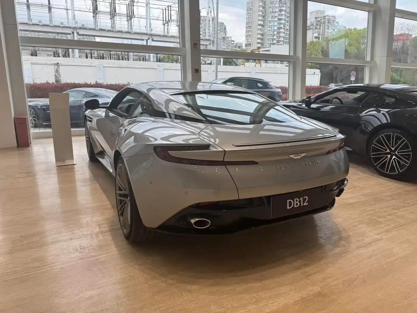 Aston Martin DB12 2025 4.0T V8 Coupe — миниатюра 6