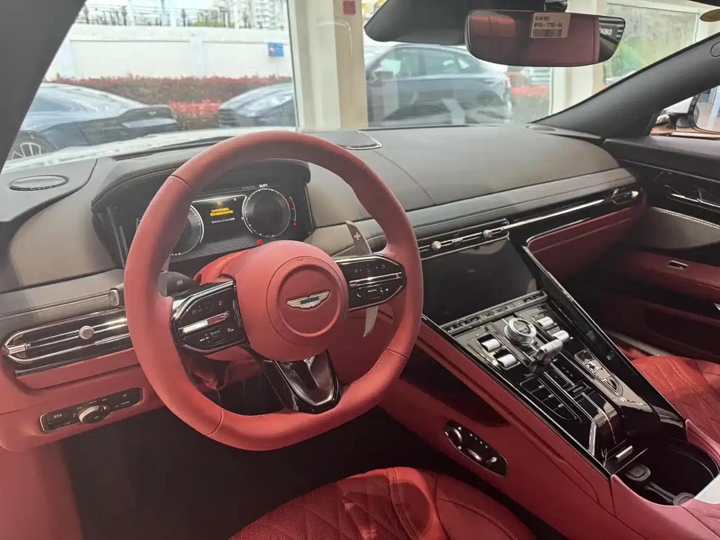 Aston Martin DB12 2025 4.0T V8 Coupe — миниатюра 8