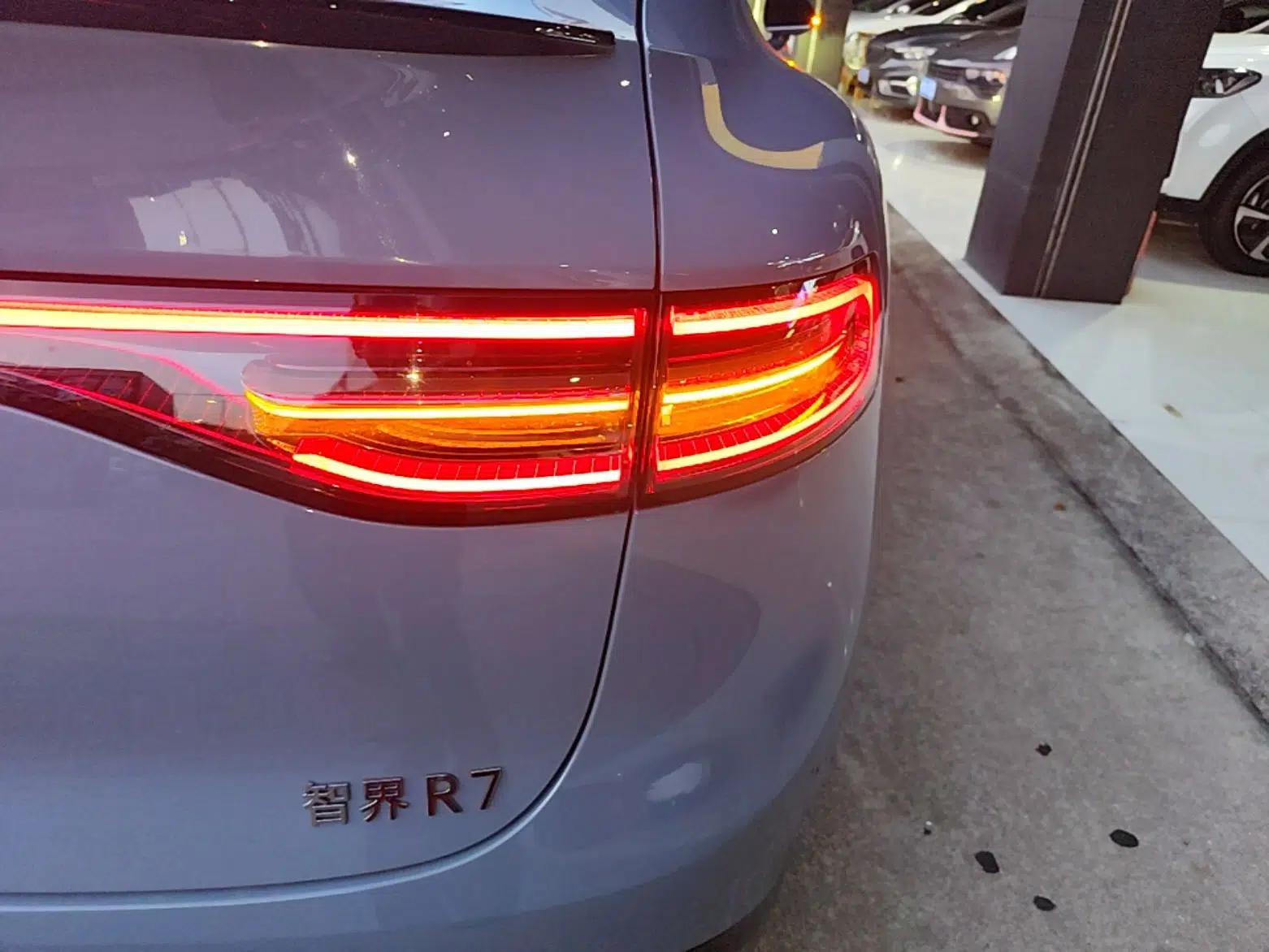 Hima Luxeed R7 2024 All-Electric 667 km Max — миниатюра 9