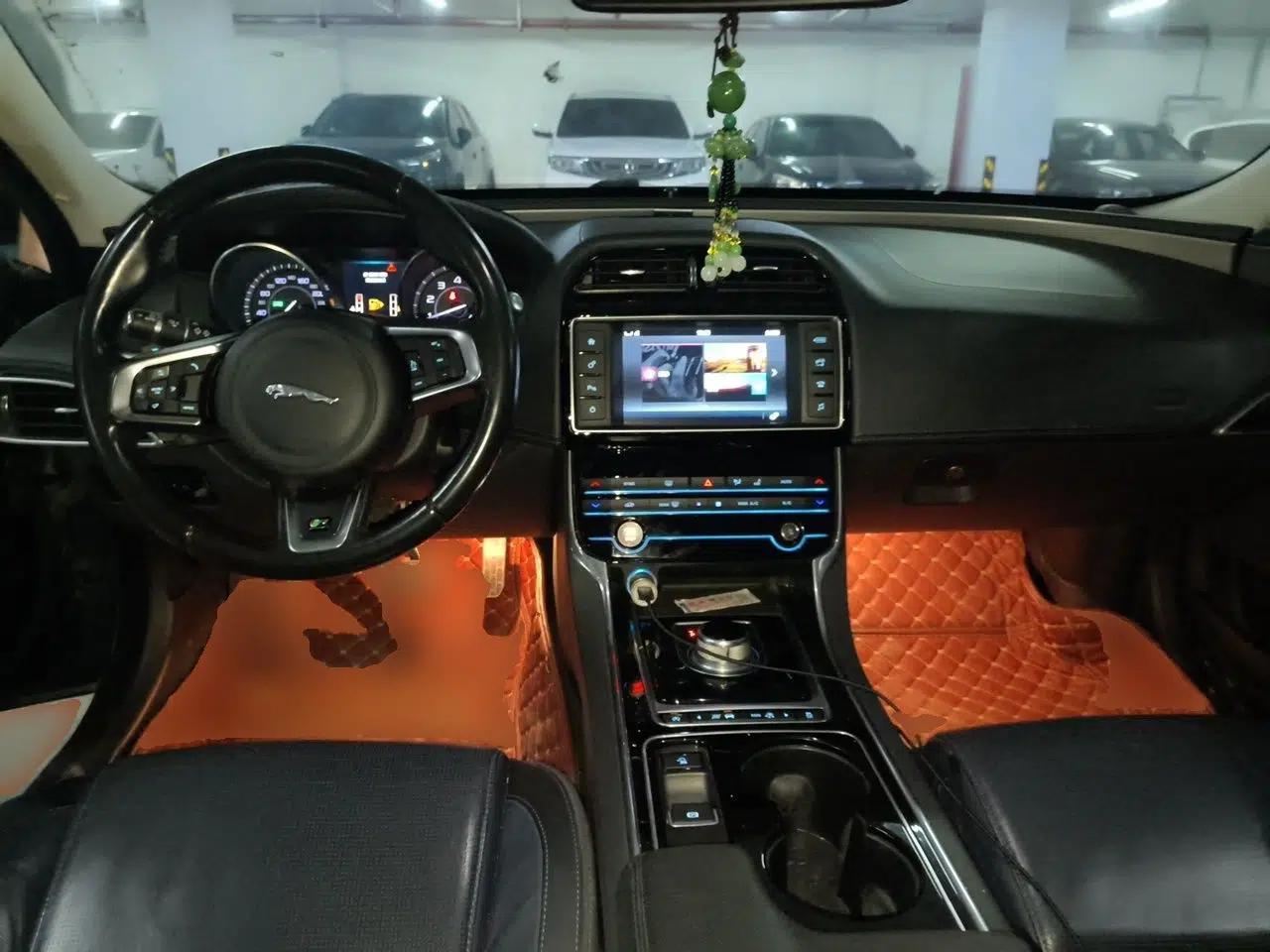Jaguar XE 2015 2.0T 200 PS R-Sport — миниатюра 9