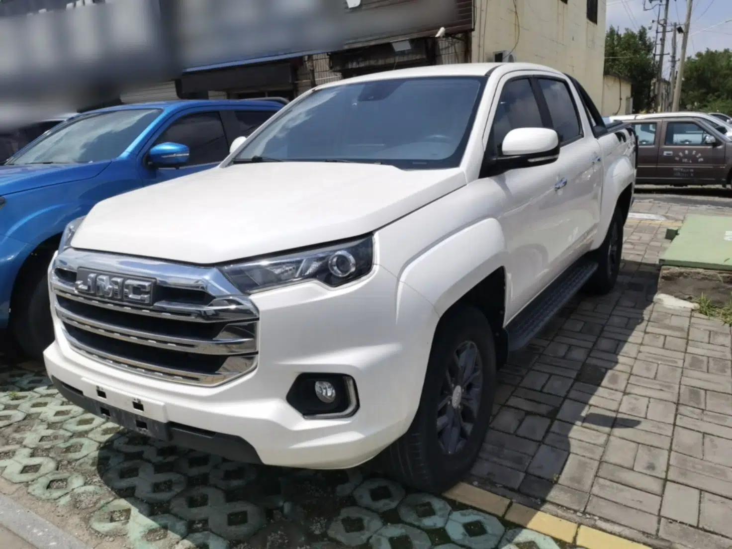 JMC Yuhu 7 2022 2.0T Manual Diesel 4x4 Comfort Version Standard Wheelbase — миниатюра 1