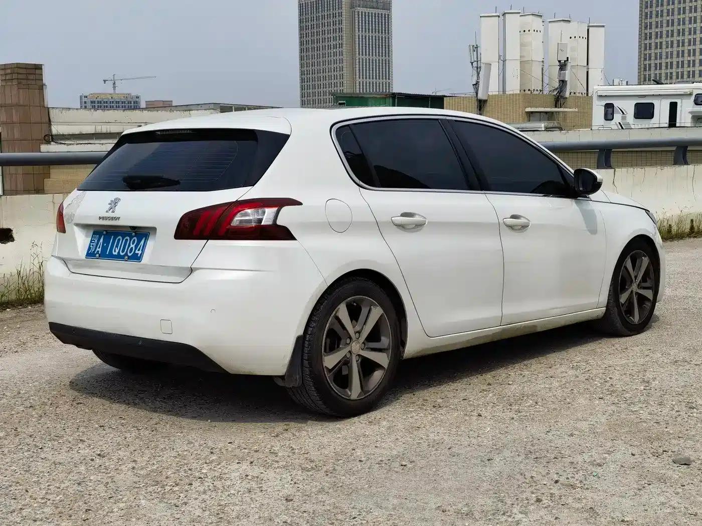 Peugeot 308S 2015 1.6T Automatic Sporty Edition — миниатюра 12