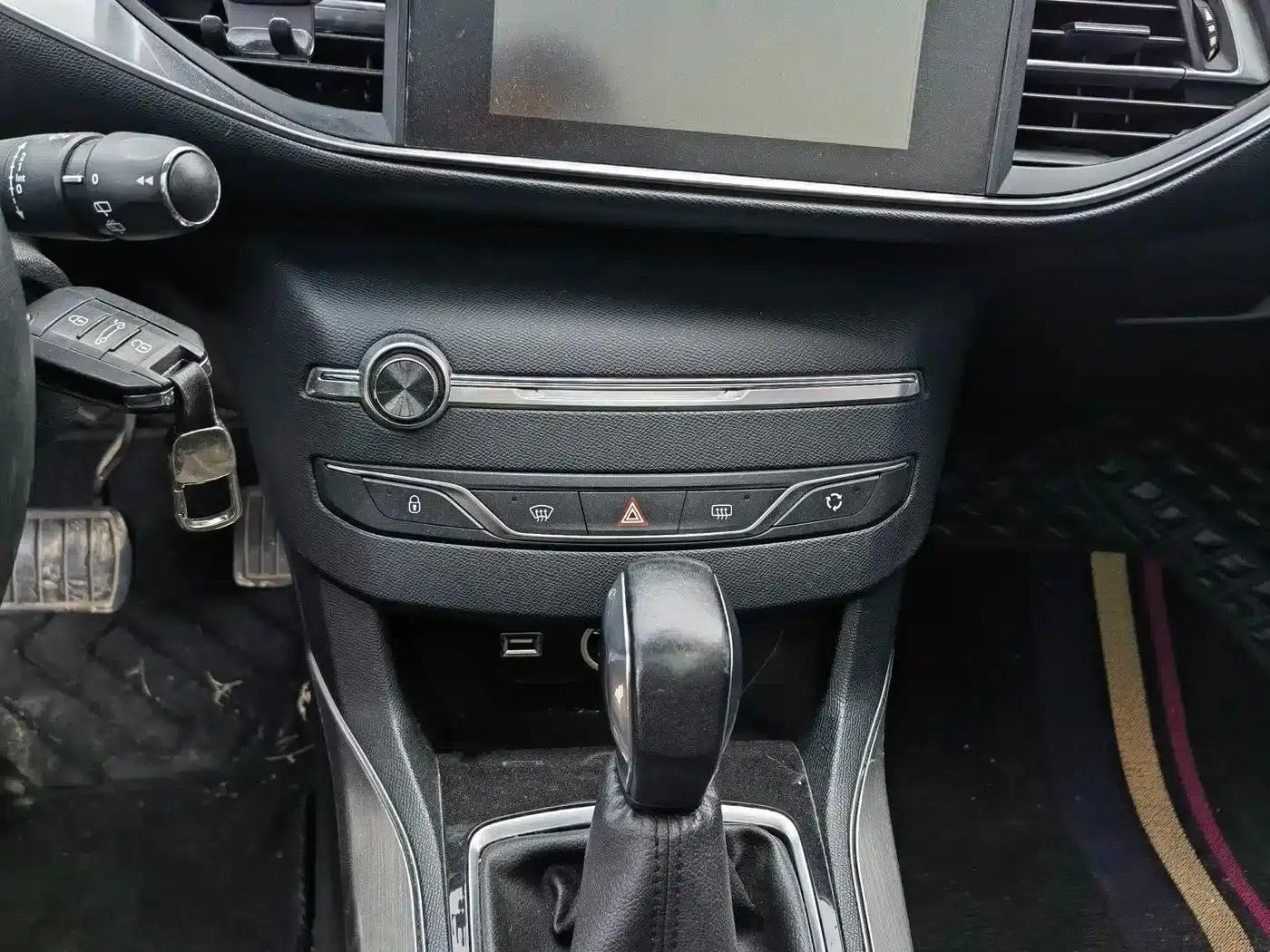 Peugeot 308S 2015 1.6T Automatic Sporty Edition — миниатюра 8