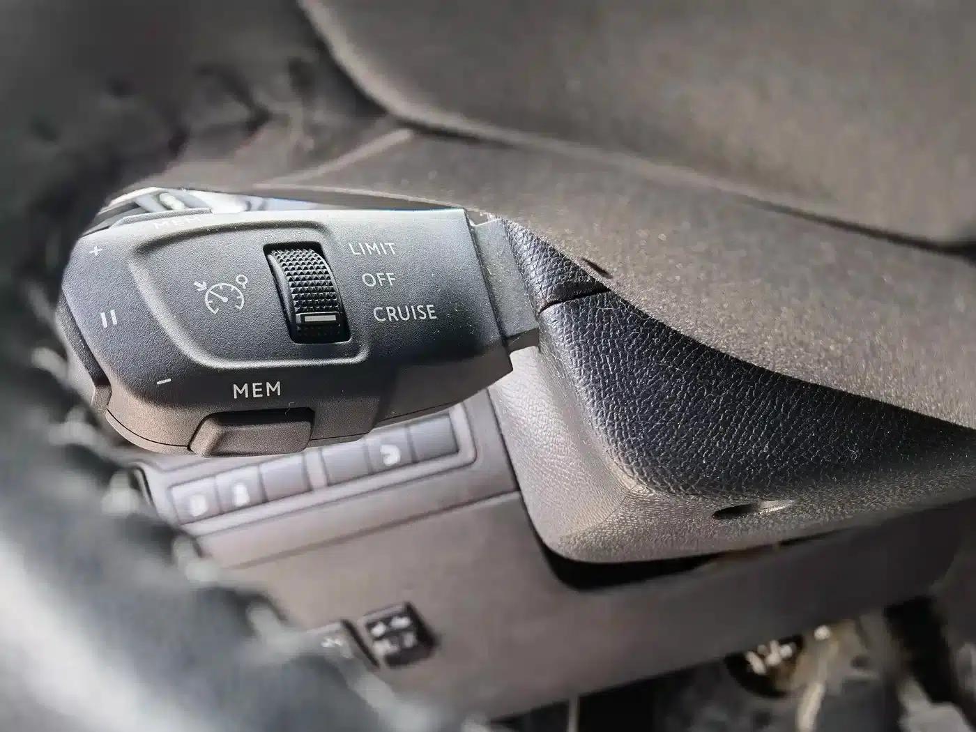 Peugeot 308S 2015 1.6T Automatic Sporty Edition — миниатюра 9