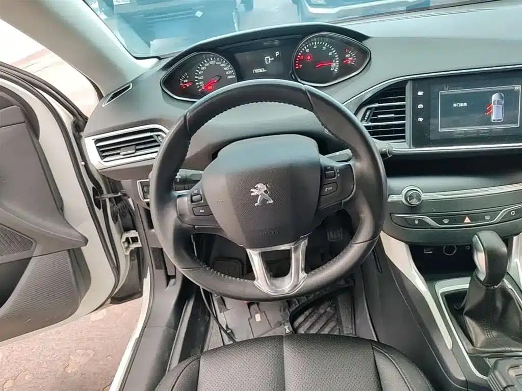 Peugeot 308S 2015 1.2T Automatic Sporty Edition — миниатюра 11