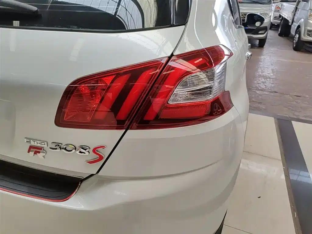 Peugeot 308S 2015 1.2T Automatic Sporty Edition — миниатюра 8