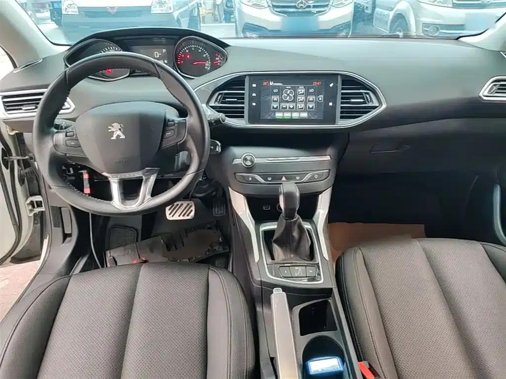 Peugeot 308S 2015 1.2T Automatic Sporty Edition — миниатюра 10