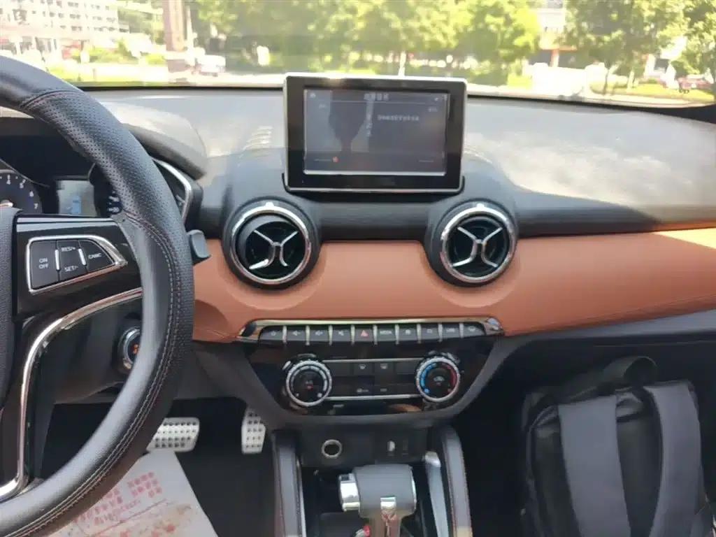 2016 Senova X35 1.5L Automatic Deluxe Edition — миниатюра 13