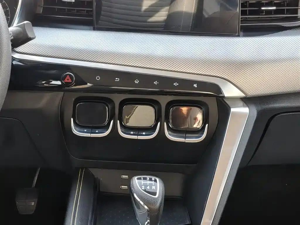 Beijing X3 2019 1.5L Manual Glory Edition — миниатюра 17
