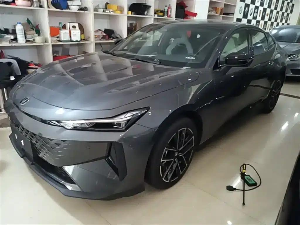 Changan UNI-V Smart Electric iDD 2024 Model Blue Whale Smart Electric iDD 136km Premium Edition — миниатюра 1