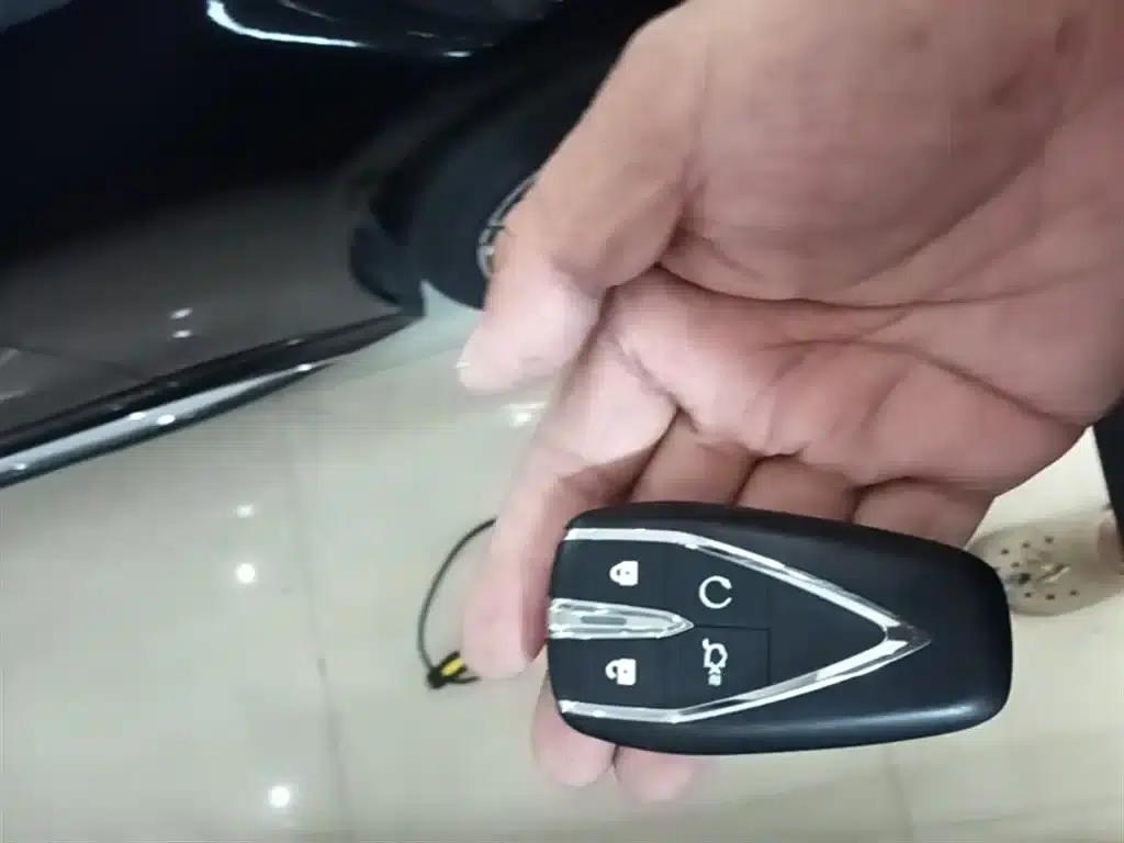 Changan UNI-V Smart Electric iDD 2024 Model Blue Whale Smart Electric iDD 136km Premium Edition — миниатюра 9