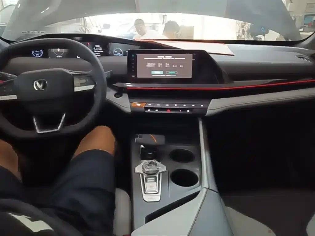 Changan UNI-V Smart Electric iDD 2024 Model Blue Whale Smart Electric iDD 136km Premium Edition — миниатюра 10