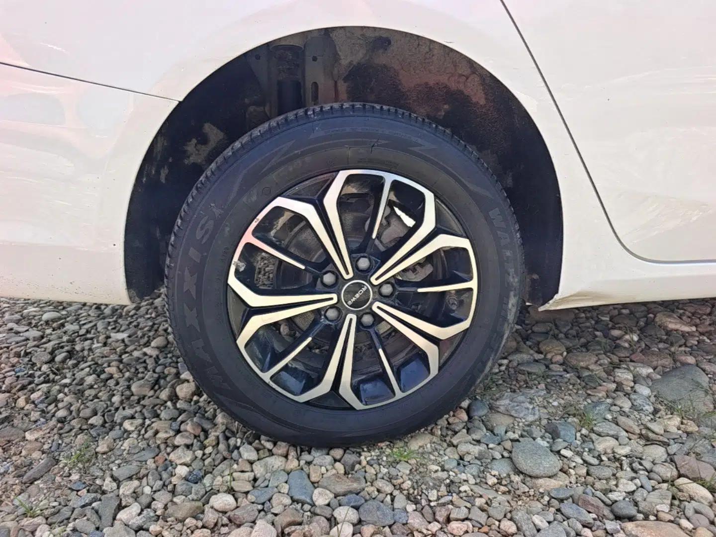 Roewe i6 MAX New Energy 2022 EV 500 Grand Touring Edition with Sunroof — миниатюра 11