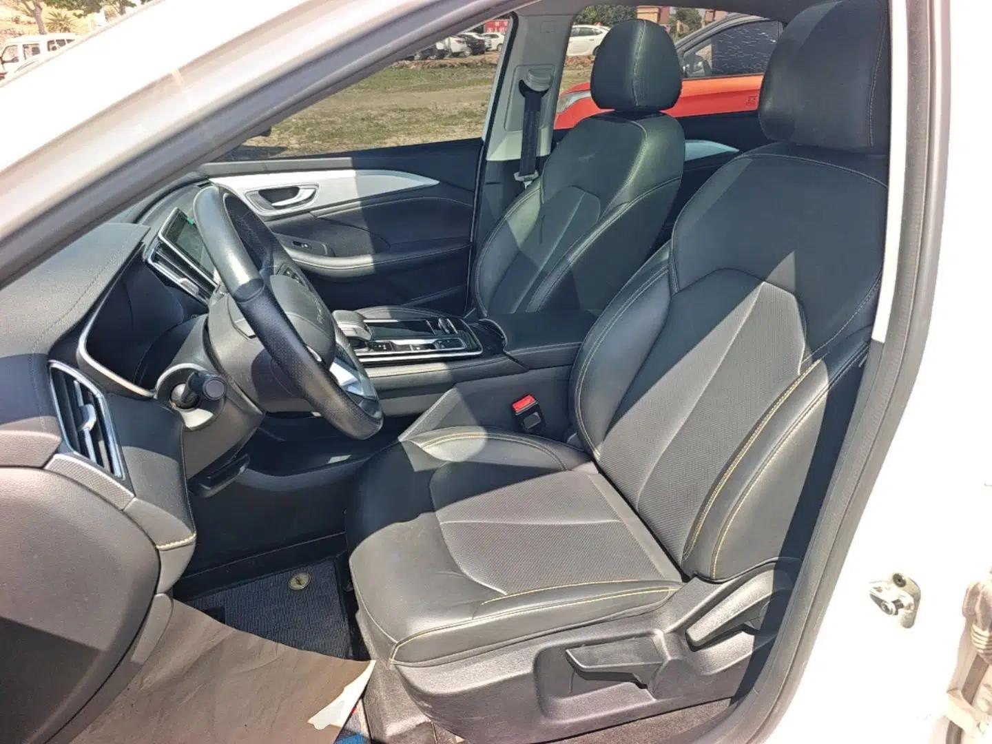 Roewe i6 MAX New Energy 2022 EV 500 Grand Touring Edition with Sunroof — миниатюра 17