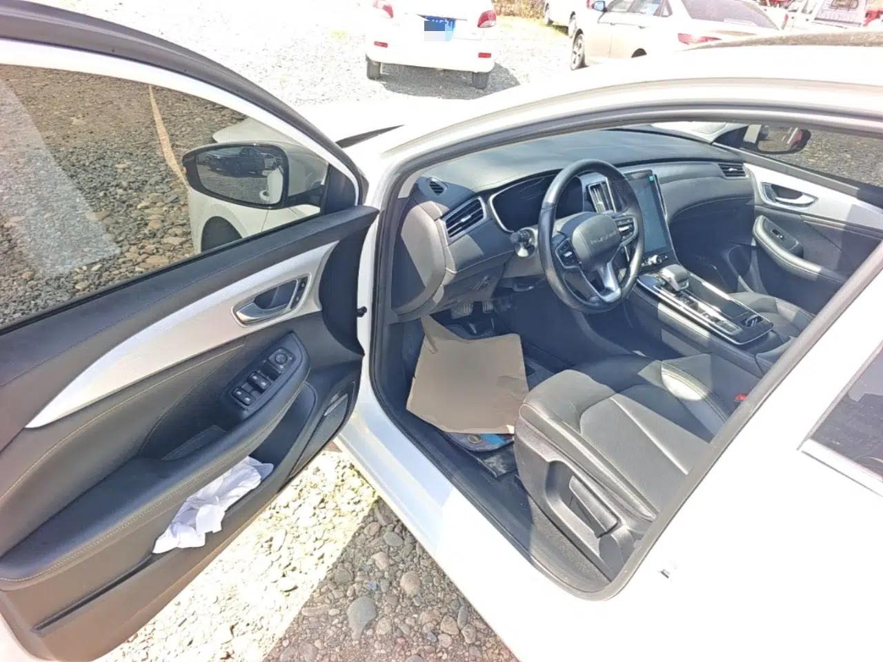 Roewe i6 MAX New Energy 2022 EV 500 Grand Touring Edition with Sunroof — миниатюра 18