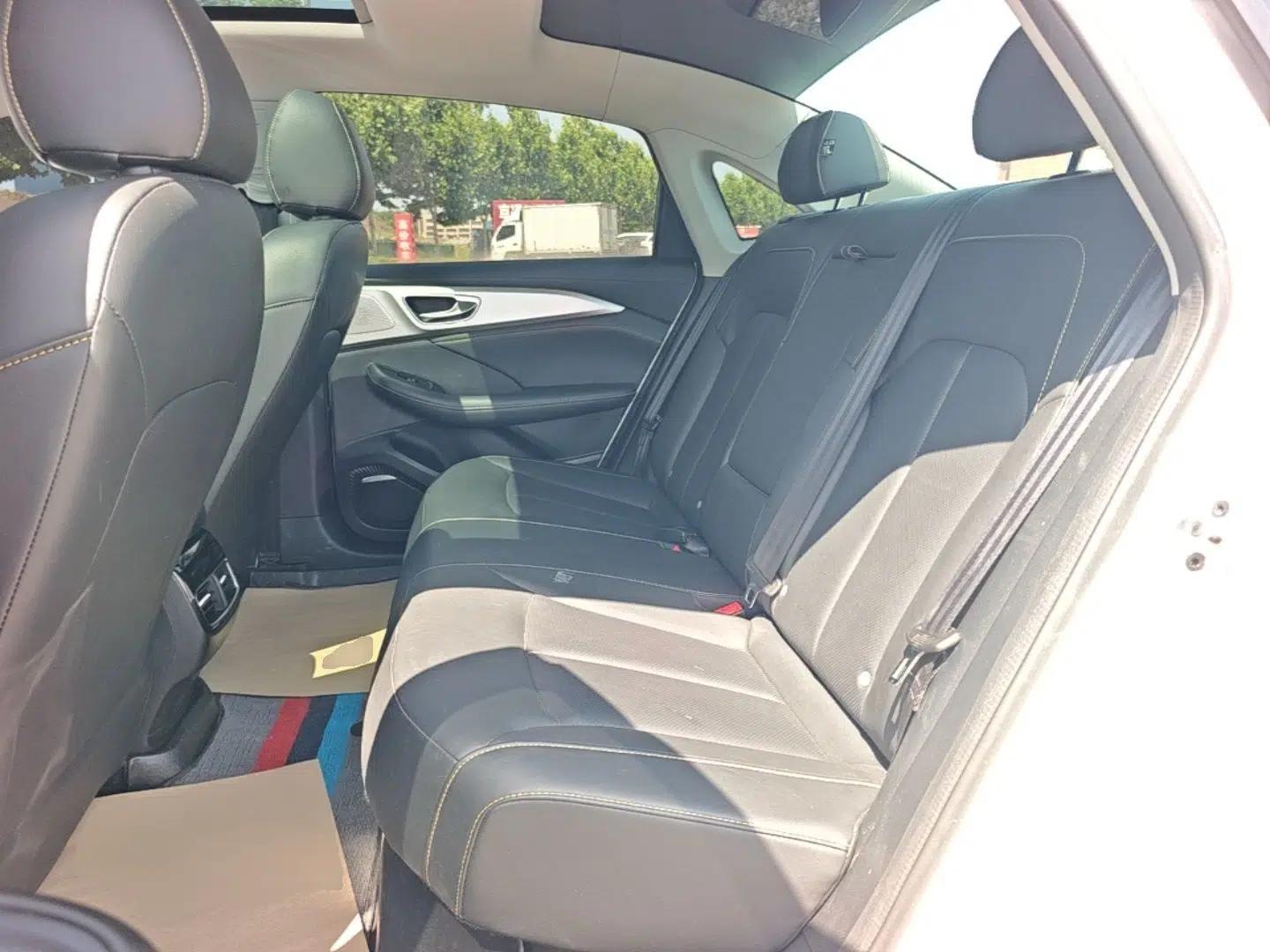 Roewe i6 MAX New Energy 2022 EV 500 Grand Touring Edition with Sunroof — миниатюра 20