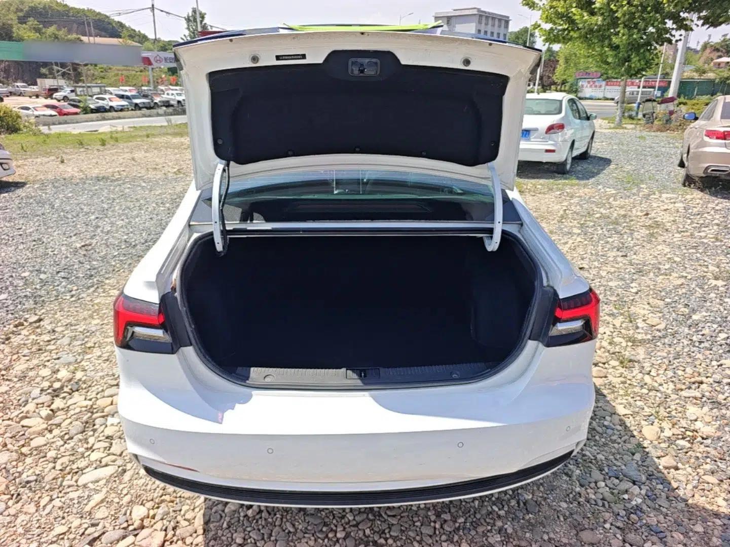 Roewe i6 MAX New Energy 2022 EV 500 Grand Touring Edition with Sunroof — миниатюра 22