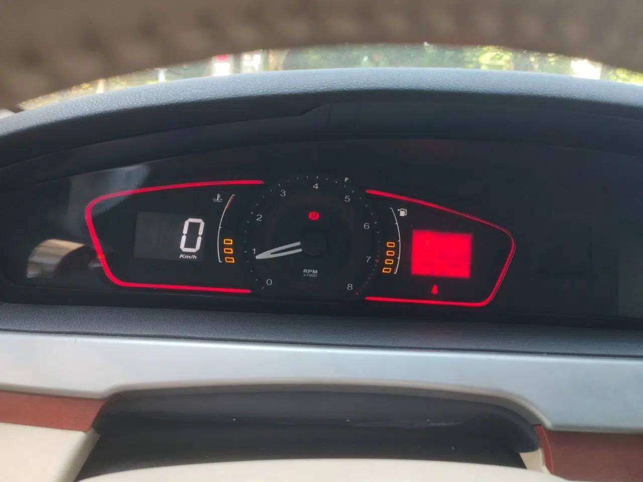 Roewe 550 2012 550 1.8L Automatic Value Edition — миниатюра 11