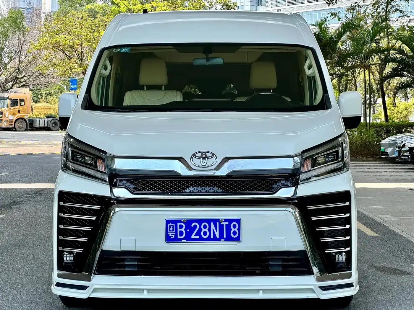 2022 HIACE 3.5L Automatic — миниатюра 2
