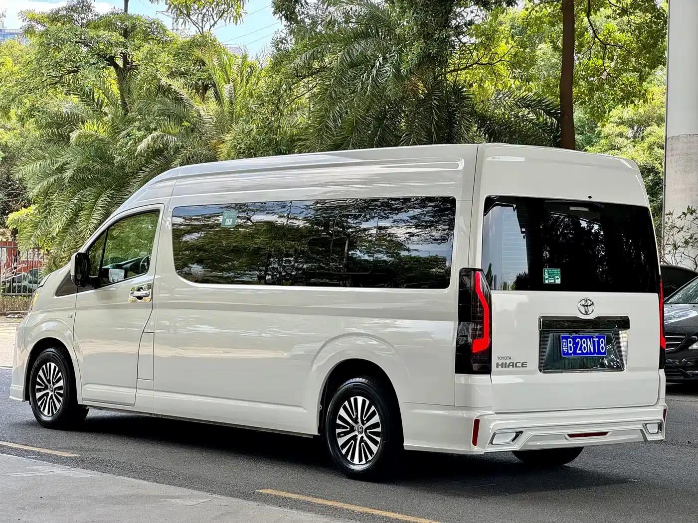 2022 HIACE 3.5L Automatic — миниатюра 17