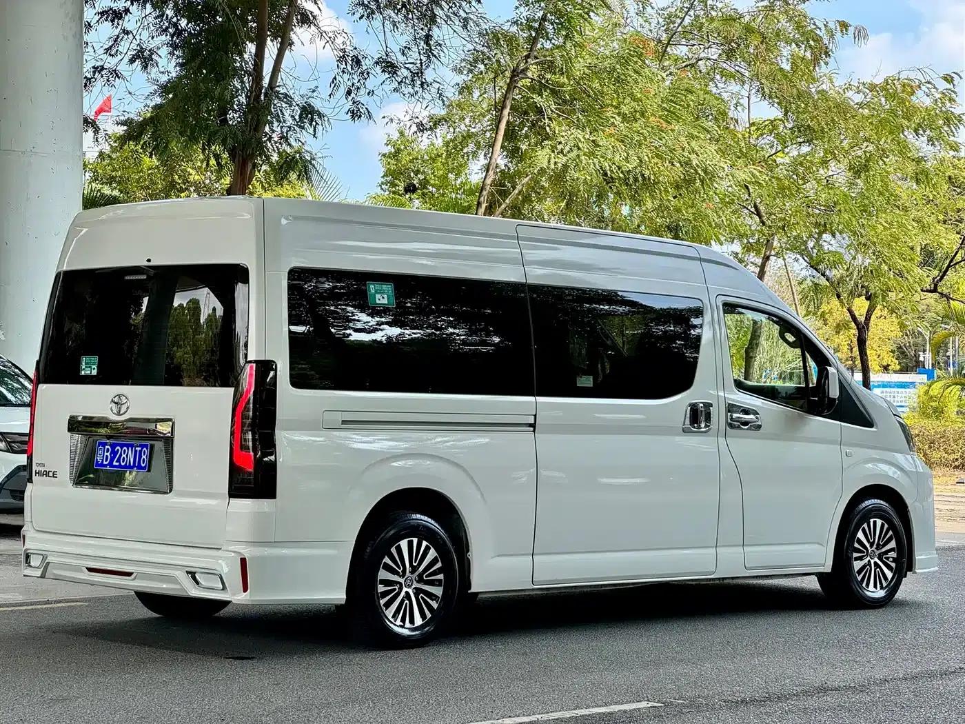 2022 HIACE 3.5L Automatic — миниатюра 19