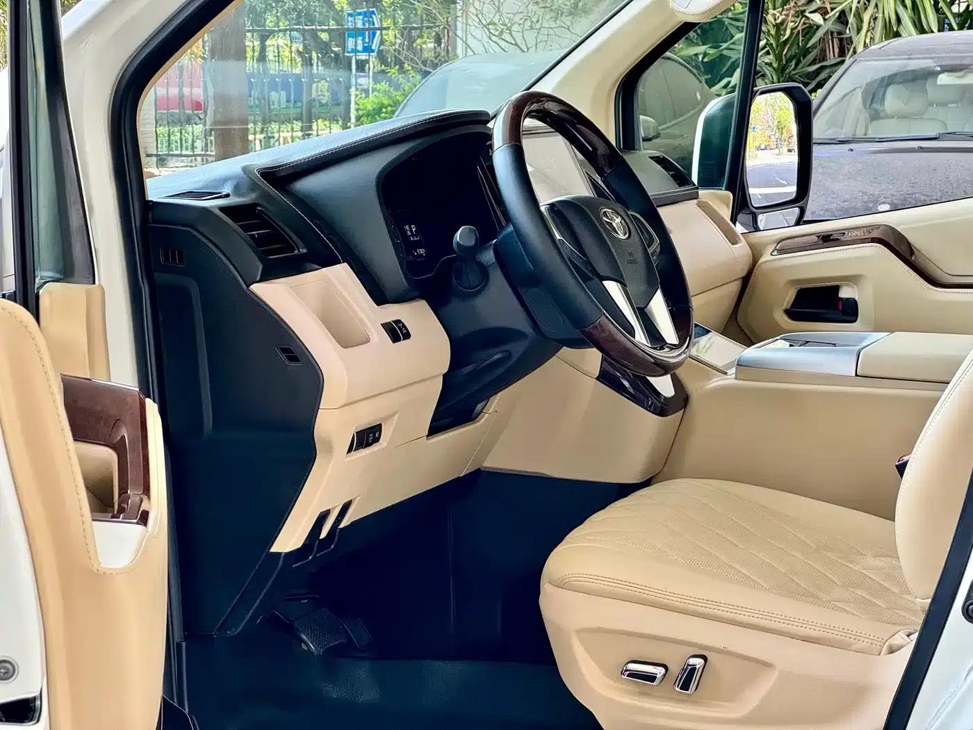 2022 HIACE 3.5L Automatic — миниатюра 4