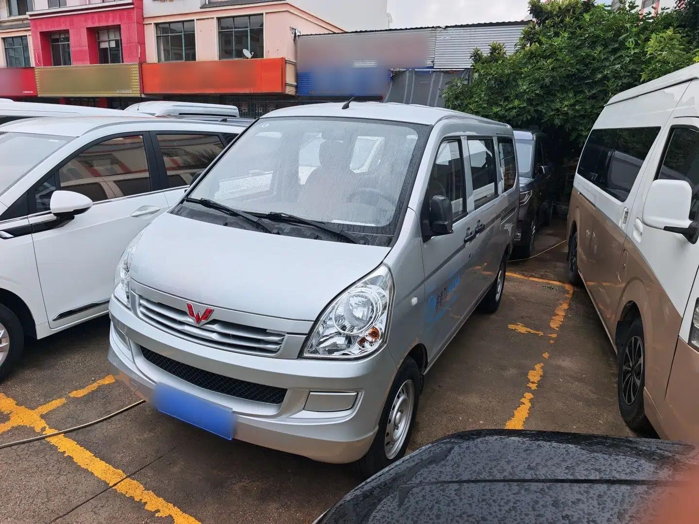Wuling Rongguang S 2023 1.5L Base Version 5/7 Seats — миниатюра 1