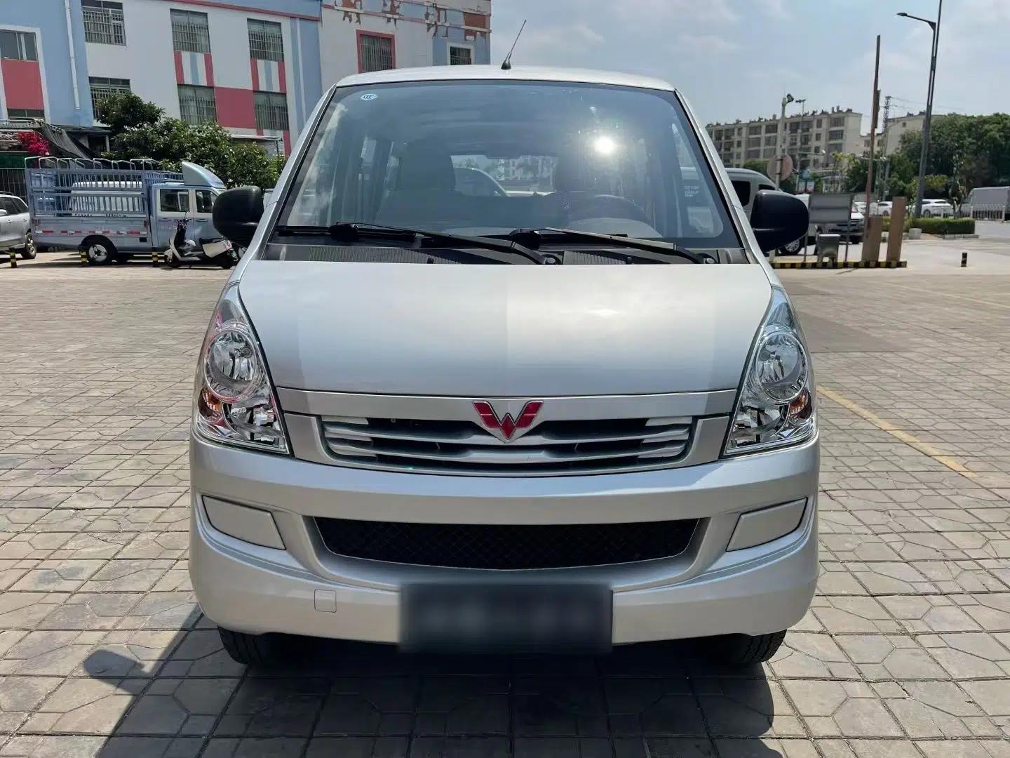 Wuling Rongguang S 2023 1.5L Base Version 5/7 Seats — миниатюра 2