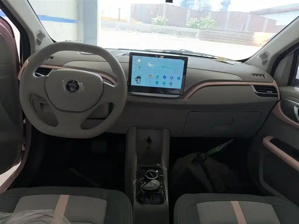 Yizhi EV3 2025 Plus 330KM Comfort Model — миниатюра 10