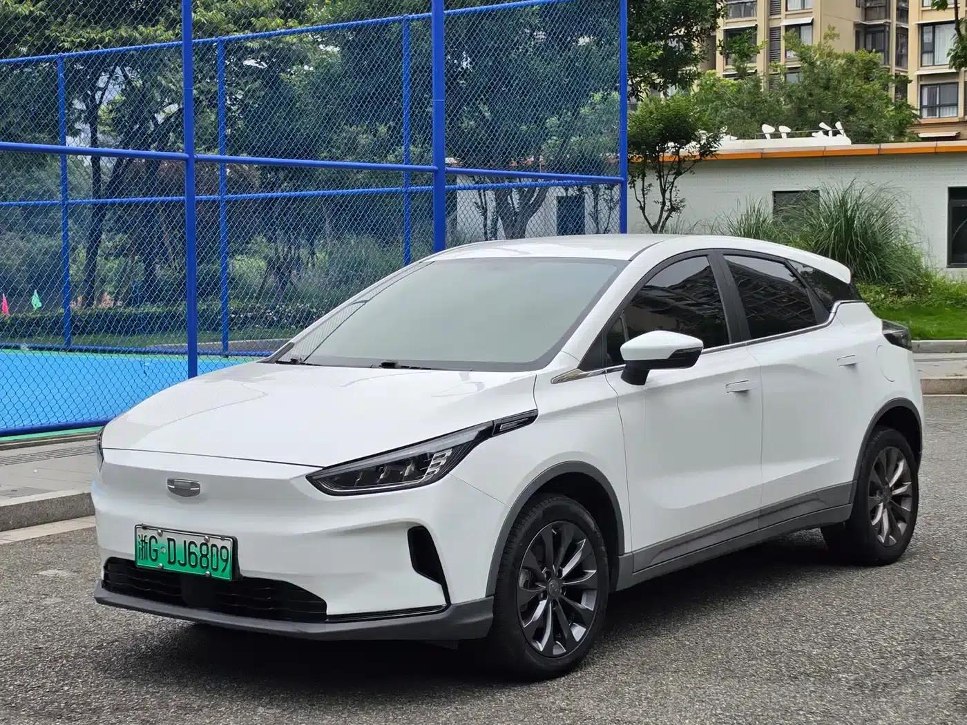 Geely Geometry C 2022 Blueberry C400 — миниатюра 1