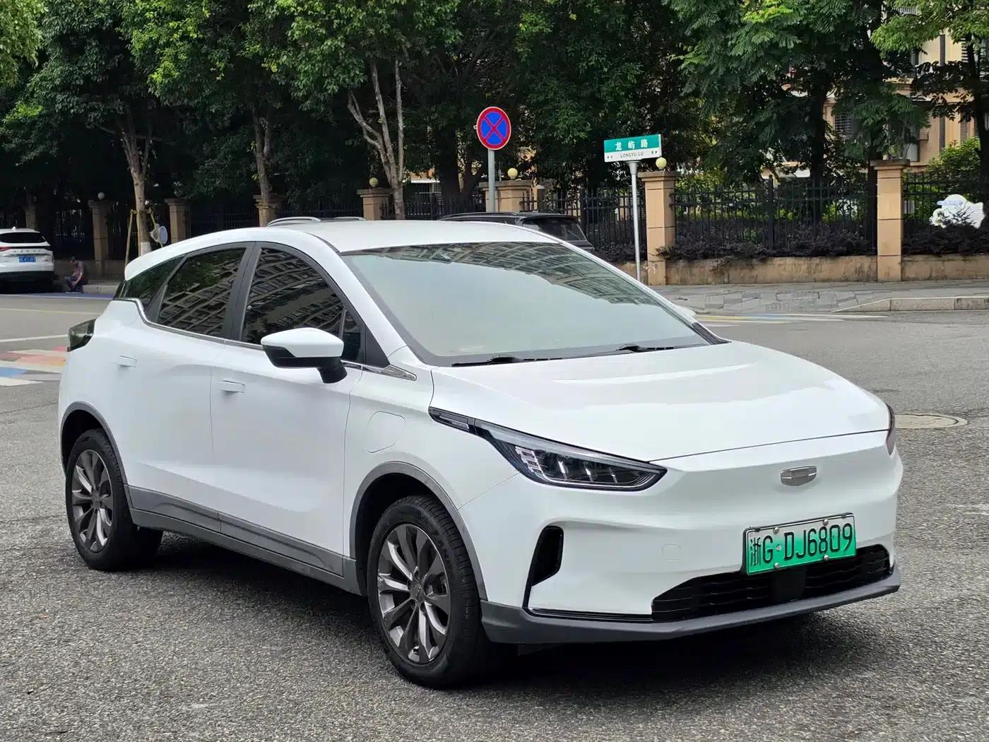 Geely Geometry C 2022 Blueberry C400 — миниатюра 3