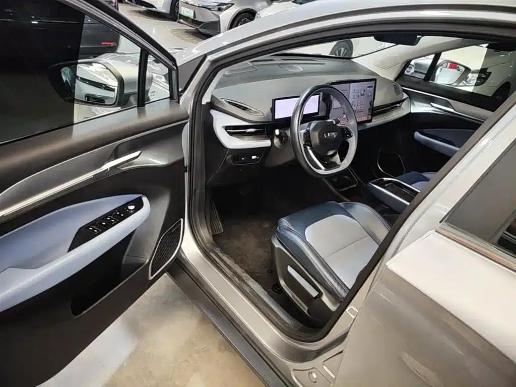 Geely Geometry M6 2022 450 New Smart Edition — миниатюра 16