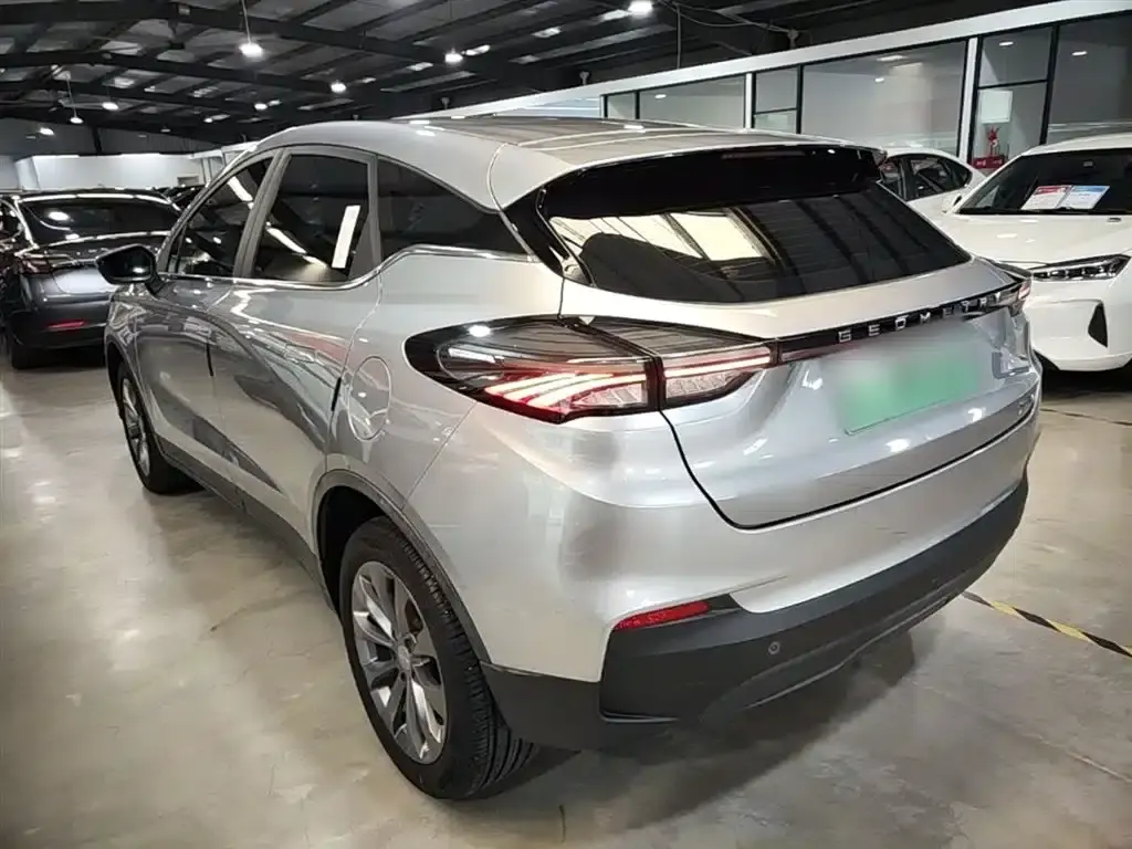 Geely Geometry M6 2022 450 New Smart Edition — миниатюра 5