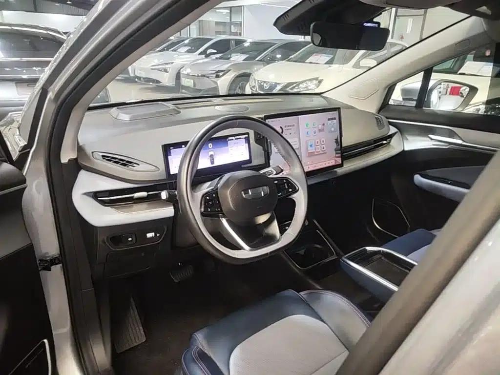 Geely Geometry M6 2022 450 New Smart Edition — миниатюра 10