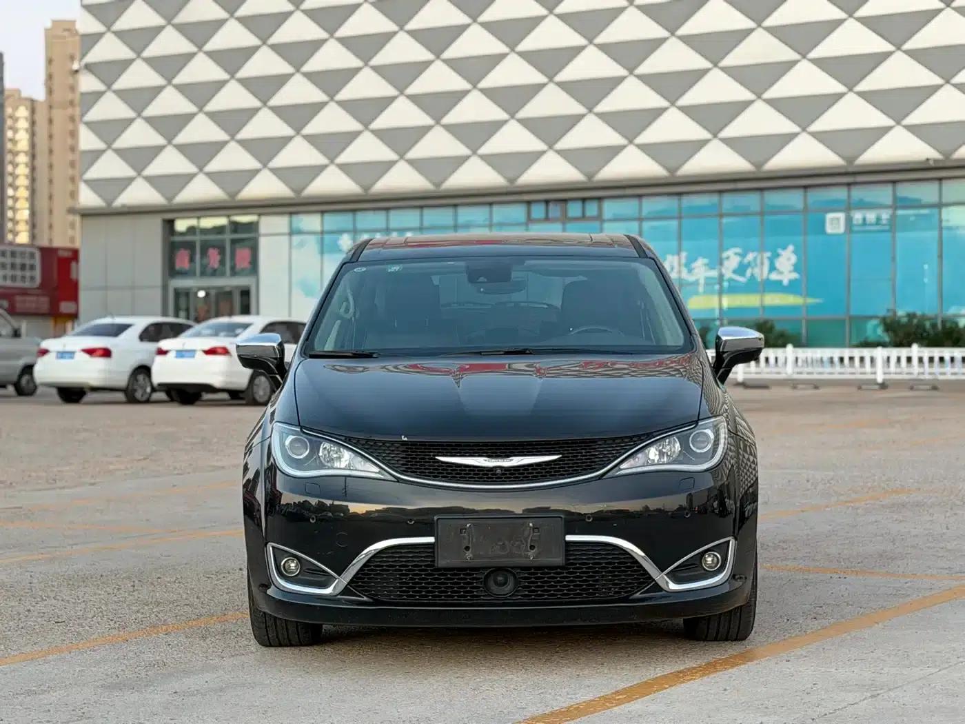 2017 Imported Grand Voyager 3.6L Premium Edition — миниатюра 2