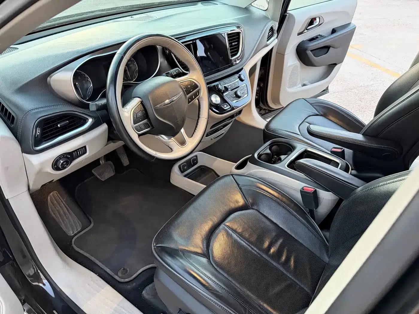 2017 Imported Grand Voyager 3.6L Premium Edition — миниатюра 5